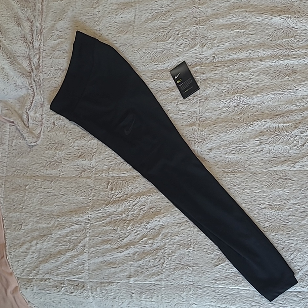 Nike Pocket Leggings - Picture 2 of 5
